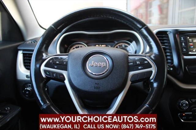 Photo of 2017 Light Brownstone Pearlcoat Jeep Cherokee