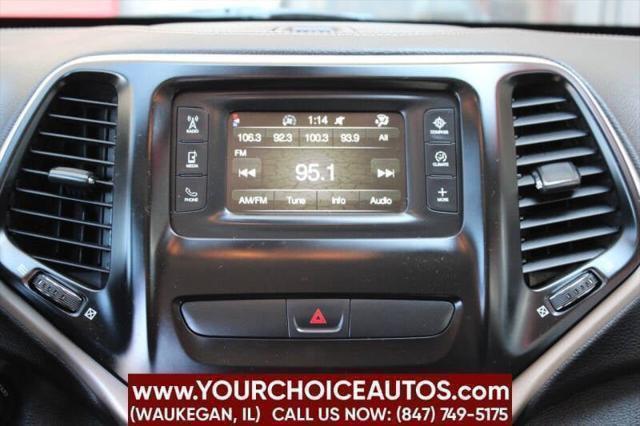 Photo of 2017 Light Brownstone Pearlcoat Jeep Cherokee
