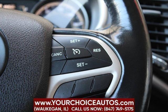Photo of 2017 Light Brownstone Pearlcoat Jeep Cherokee