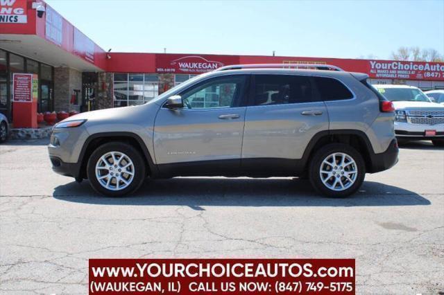 Photo of 2017 Light Brownstone Pearlcoat Jeep Cherokee