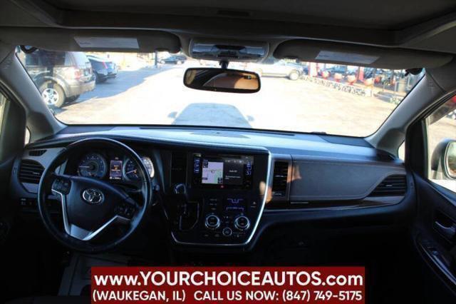 Photo of 2016 Blizzard Pearl Toyota Sienna