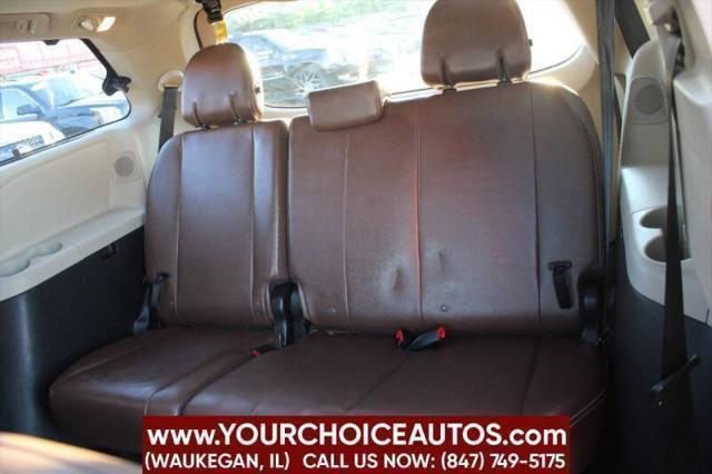 Photo of 2016 Blizzard Pearl Toyota Sienna