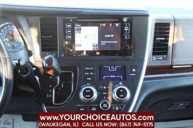 Photo of 2016 Blizzard Pearl Toyota Sienna