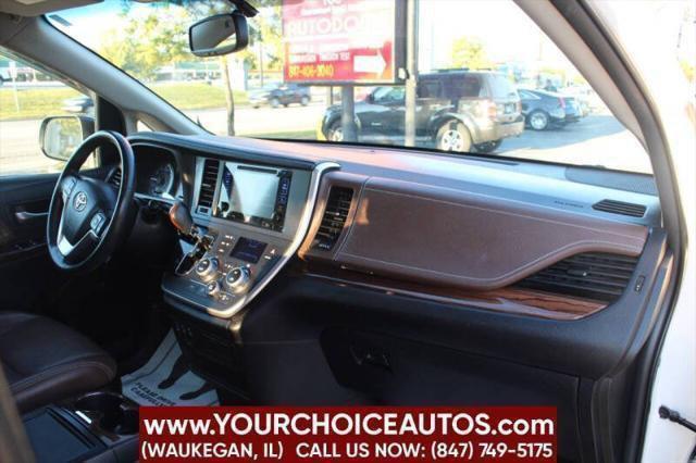 Photo of 2016 Blizzard Pearl Toyota Sienna