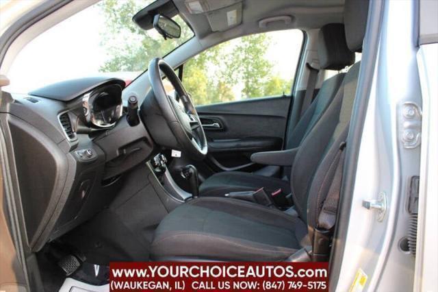 Photo of 2018 Silver Ice Metallic Chevrolet Trax