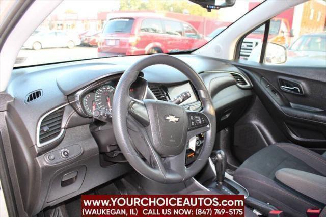 Photo of 2018 Silver Ice Metallic Chevrolet Trax