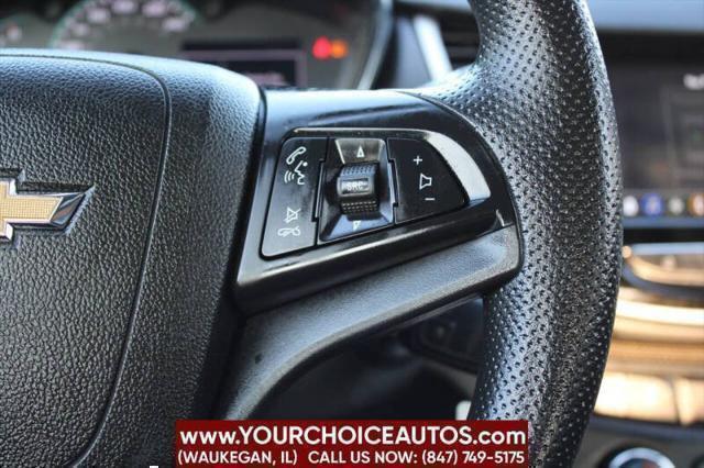 Photo of 2018 Silver Ice Metallic Chevrolet Trax