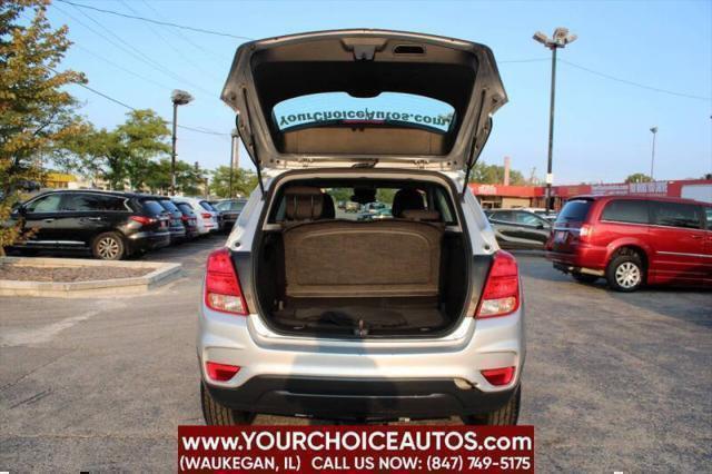 Photo of 2018 Silver Ice Metallic Chevrolet Trax