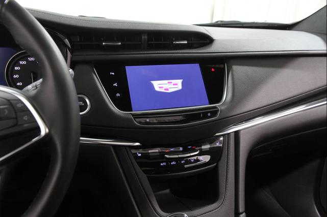 Photo of 2022 Crystal White Tricoat Cadillac XT5