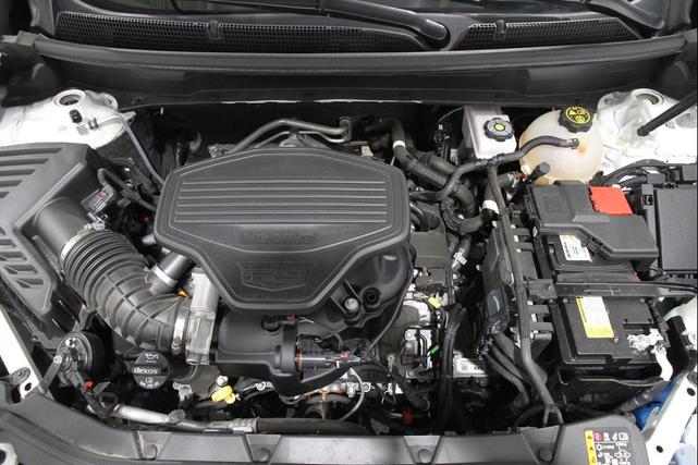 Photo of 2022 Crystal White Tricoat Cadillac XT5