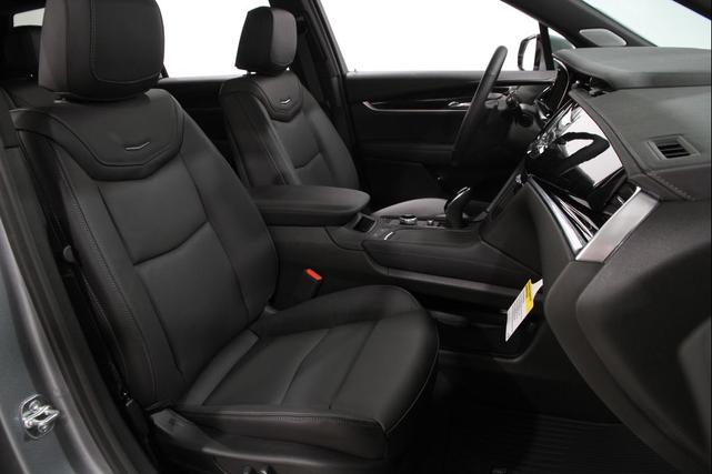 Photo of 2025 ARGENT SILV MET Cadillac XT6