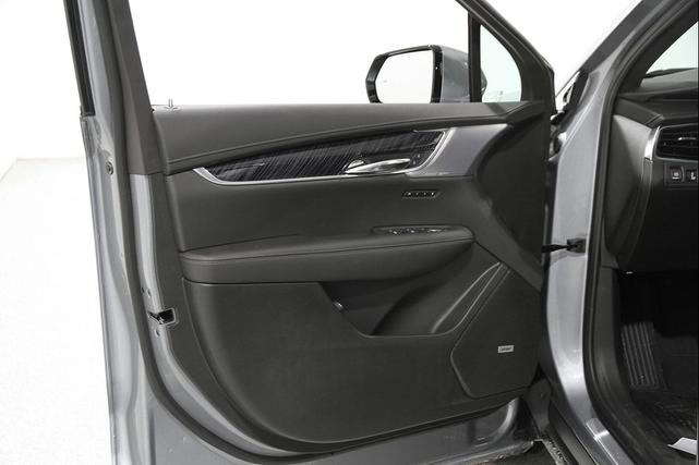 Photo of 2025 ARGENT SILV MET Cadillac XT6