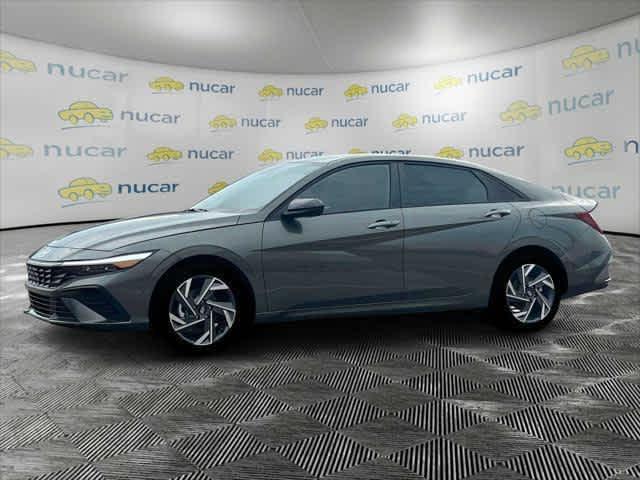 Photo of 2025 Amazon Gray Hyundai ELANTRA