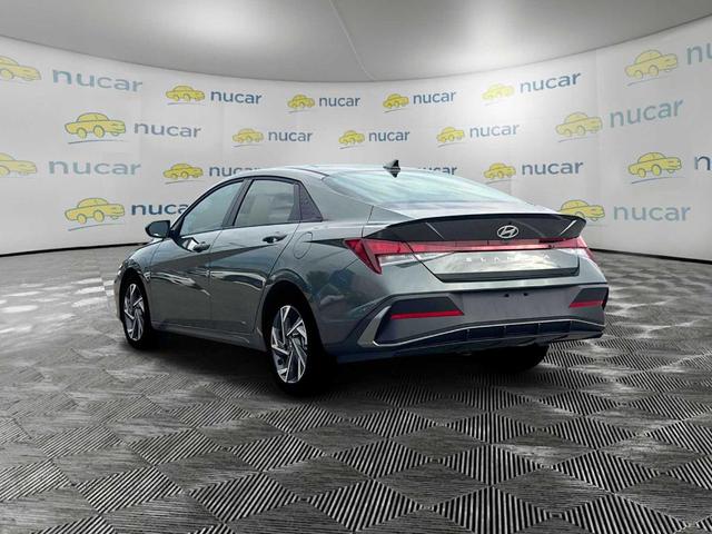 Photo of 2025 Amazon Gray Hyundai ELANTRA