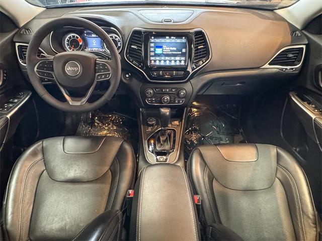 Photo of 2022 Granite Crystal Metallic Clearcoat Jeep Cherokee