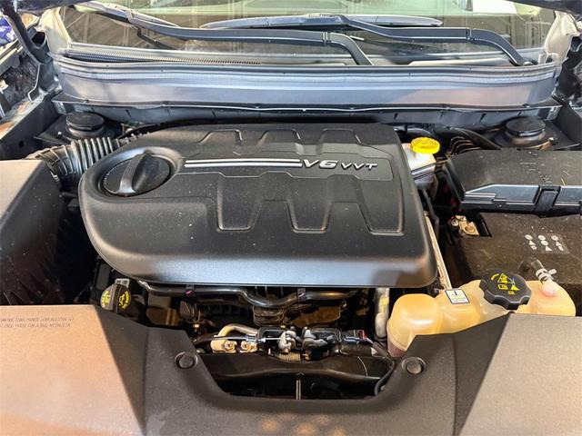 Photo of 2022 Granite Crystal Metallic Clearcoat Jeep Cherokee