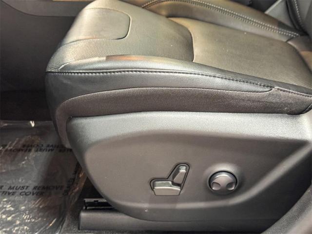 Photo of 2022 Granite Crystal Metallic Clearcoat Jeep Cherokee
