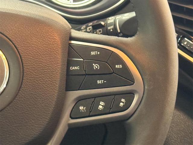 Photo of 2022 Granite Crystal Metallic Clearcoat Jeep Cherokee