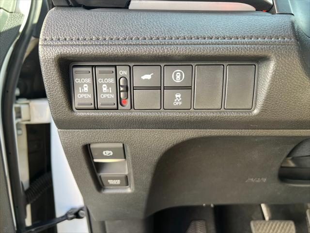 Photo of 2023 White Honda Odyssey