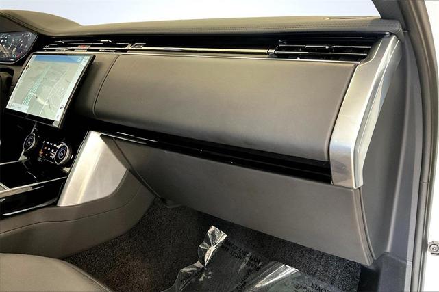 Photo of 2023 White Land Rover Range Rover