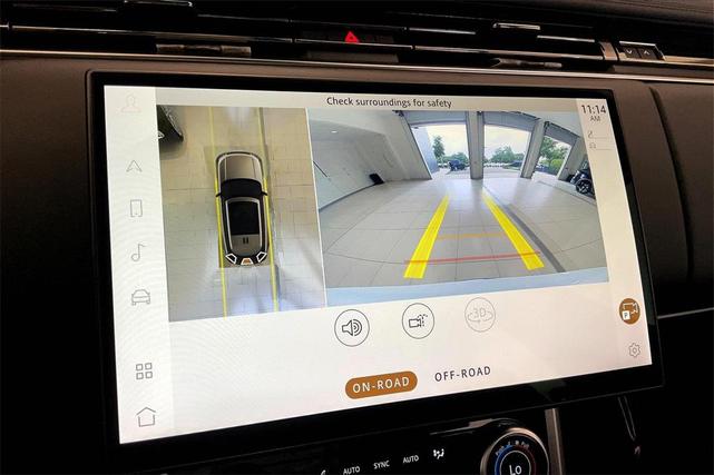 Photo of 2023 White Land Rover Range Rover