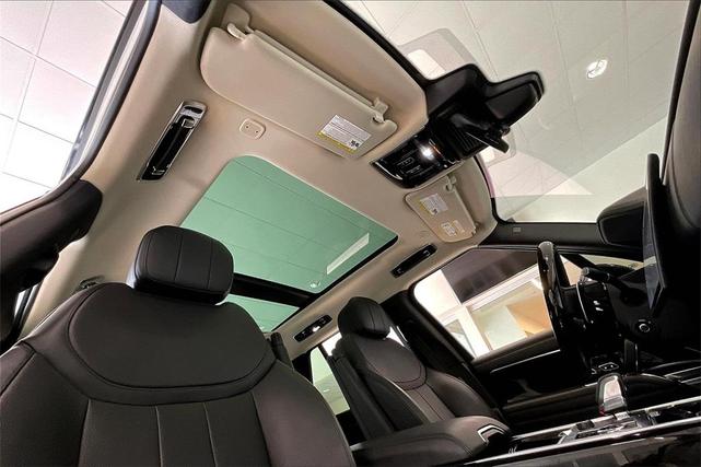 Photo of 2023 White Land Rover Range Rover