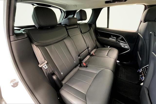 Photo of 2023 White Land Rover Range Rover