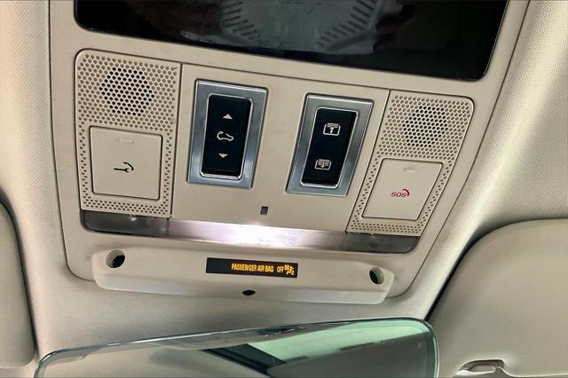 Photo of 2023 Pangea Green Metallic Land Rover Defender