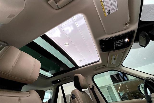 Photo of 2021 White Land Rover Range Rover