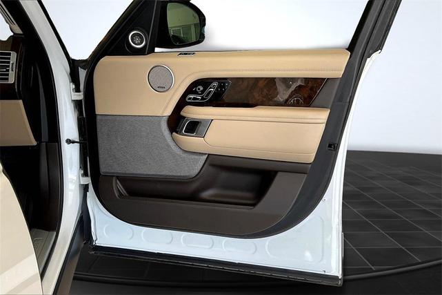 Photo of 2021 White Land Rover Range Rover