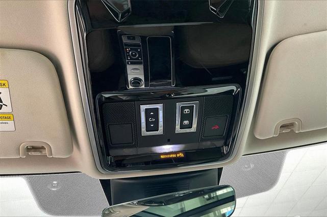 Photo of 2021 White Land Rover Range Rover