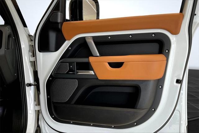 Photo of 2024 Fuji White Land Rover Defender