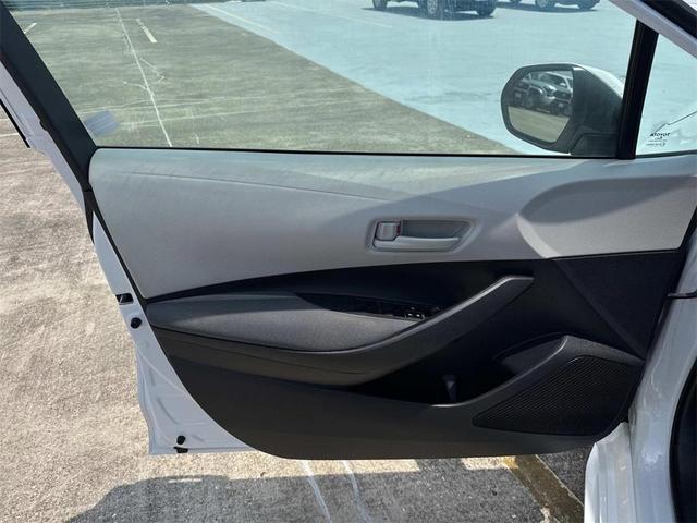 Photo of 2022 White Toyota Corolla