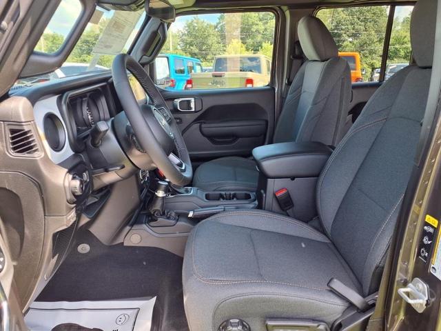 Photo of 2025 Granite Crystal Clearcoat Metallic Jeep Wrangler