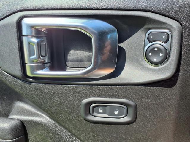 Photo of 2025 Granite Crystal Clearcoat Metallic Jeep Wrangler