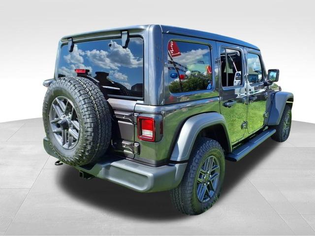 Photo of 2025 Granite Crystal Clearcoat Metallic Jeep Wrangler