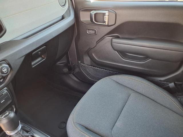 Photo of 2025 Granite Crystal Clearcoat Metallic Jeep Wrangler