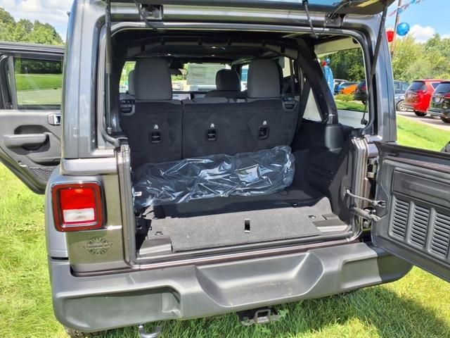 Photo of 2025 Granite Crystal Clearcoat Metallic Jeep Wrangler