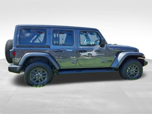 Photo of 2025 Granite Crystal Clearcoat Metallic Jeep Wrangler