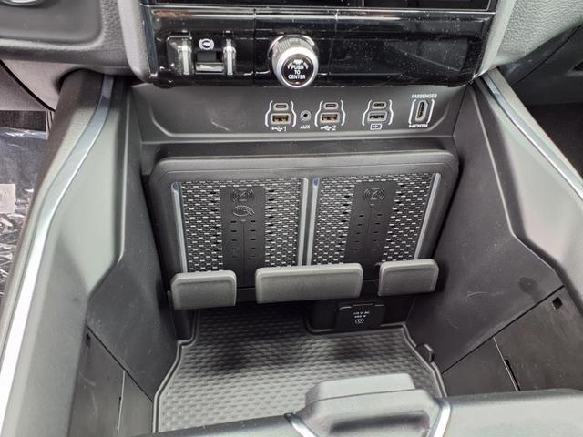 Photo of 2025 Bright White Clearcoat RAM 1500