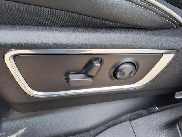 Photo of 2025 Bright White Clearcoat RAM 1500