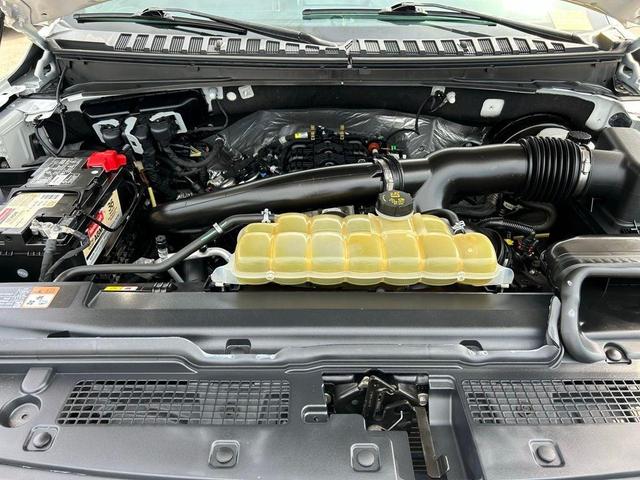 Photo of 2021 White Ford Expedition