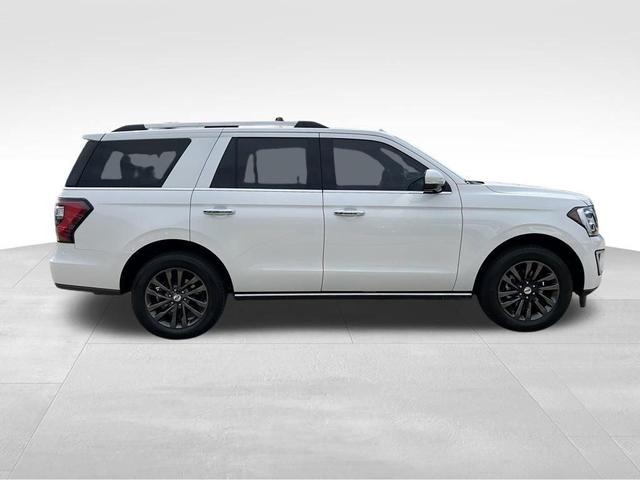 Photo of 2021 White Ford Expedition