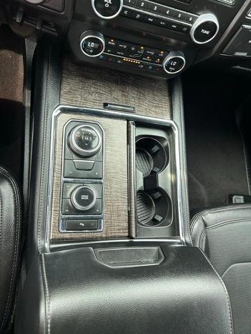 Photo of 2021 White Ford Expedition