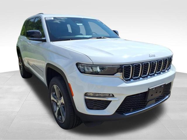 Photo of 2025 Bright White Clearcoat Jeep Grand Cherokee
