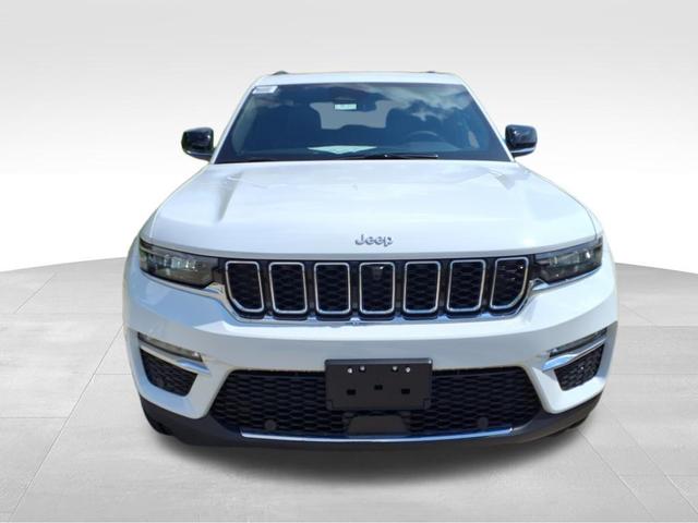Photo of 2025 Bright White Clearcoat Jeep Grand Cherokee