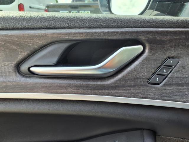 Photo of 2025 Bright White Clearcoat Jeep Grand Cherokee