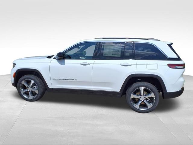 Photo of 2025 Bright White Clearcoat Jeep Grand Cherokee