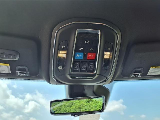 Photo of 2025 Bright White Clearcoat Jeep Grand Cherokee