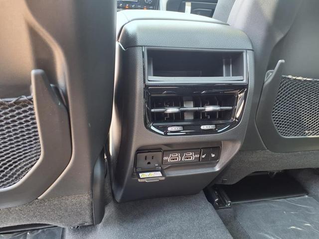 Photo of 2025 Bright White Clearcoat Jeep Grand Cherokee